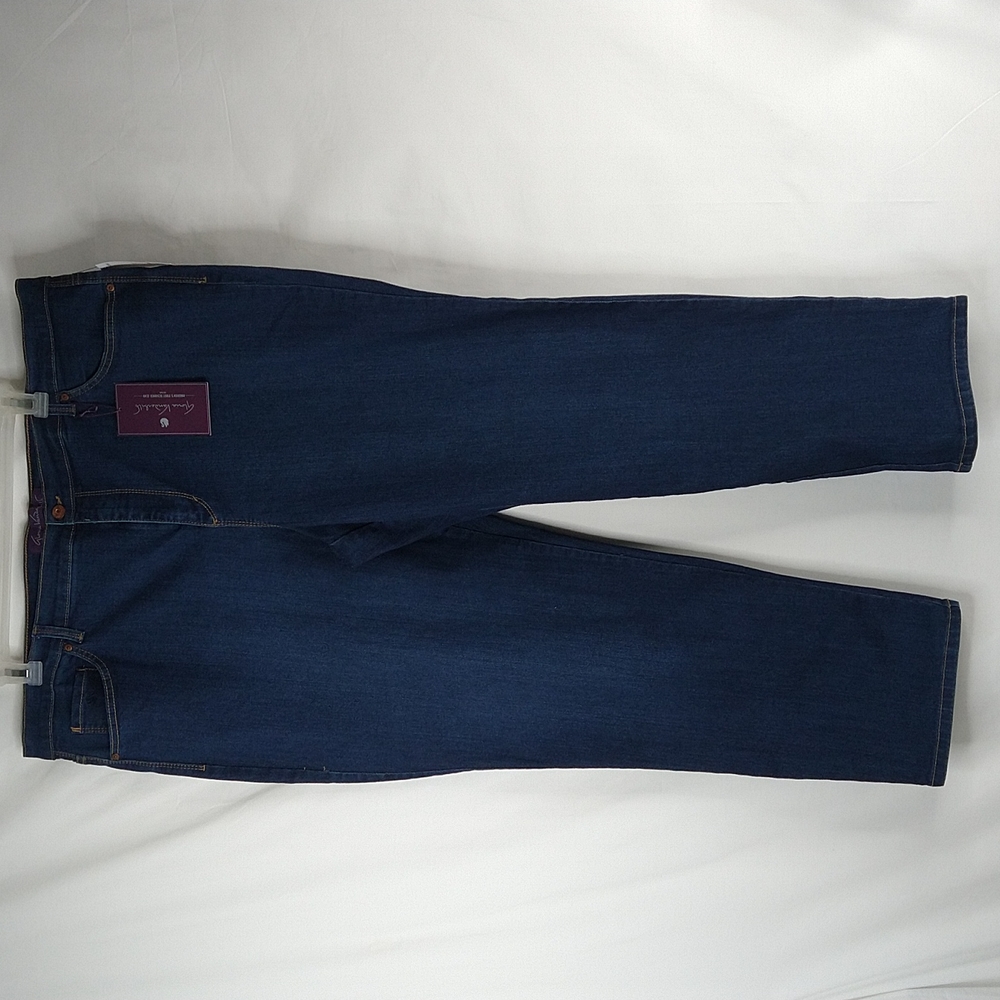 Women's Classic High Rise Tapered Jean Size: 22W Average